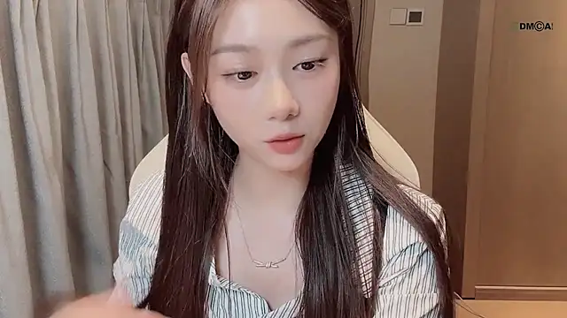 Snapshot of Makinghappymyself_ chatting on December 2025 11:06:01 AM Makinghappymyself online show from December 2025 11:06:01 AM