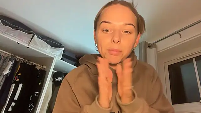 KayleeBella online show from November 2025 05:11:01 PM