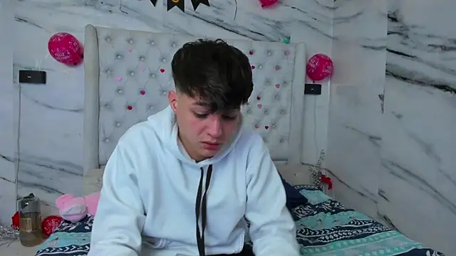 Ari and Storm online show from April 2026 02:11:01 PM