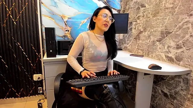 Scarlett 14  online show from September 2025 03:19:01 AM