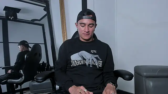 LiamDeep online show from September 2025 04:50:01 AM