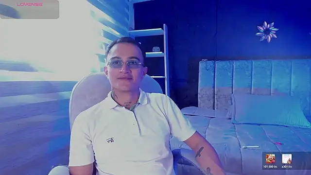 Snapshot of LiamDeep chatting on April 2026 08:17:02 PM LiamDeep online show from April 2026 08:17:02 PM