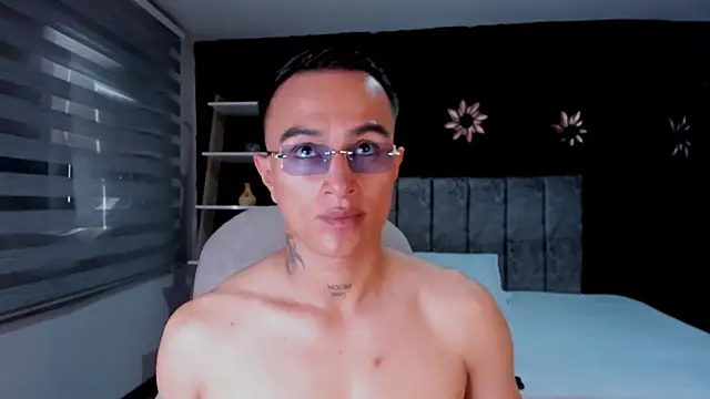 Snapshot of LiamDeep chatting on April 2026 08:26:01 PM LiamDeep online show from April 2026 08:26:01 PM
