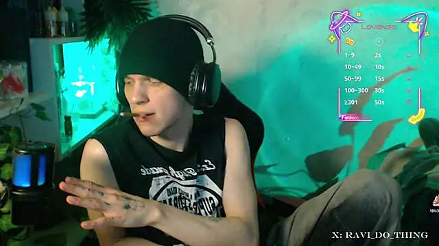 Snapshot of frozen_boy chatting on October 2025 03:36:01 PM frozen boy online show from October 2025 03:36:01 PM