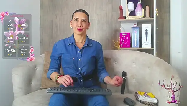 cortney tayler online show from November 2025 07:49:02 PM