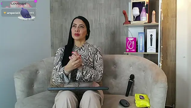 cortney tayler online show from December 2025 03:31:01 PM