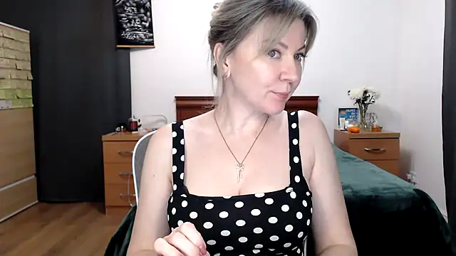 Snapshot of ParadiseAlina chatting on February 2026 08:01:01 PM ParadiseAlina online show from February 2026 08:01:01 PM