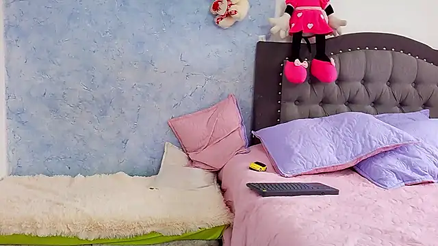 Nicolletorres2 online show from November 2025 07:17:01 PM