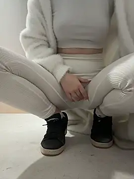 Cumonmme online show from December 2025 08:25:01 PM