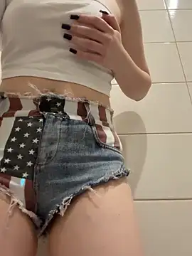 Cumonmme online show from May 2026 09:09:02 PM
