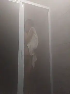 Snapshot of Maniakone chatting on October 2025 03:57:01 AM Maniakone online show from October 2025 03:57:01 AM