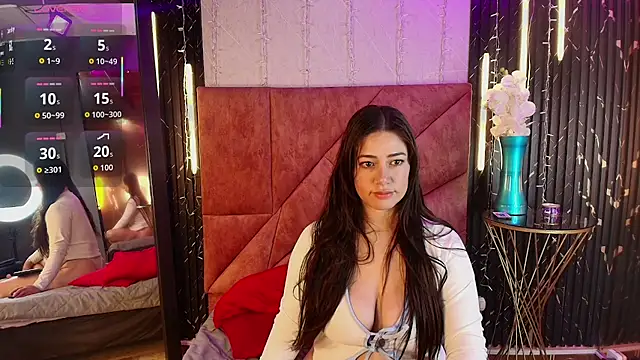 Shalyn Lux online show from December 2025 01:43:02 AM