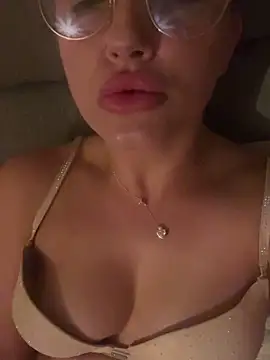 PinkiePlgirl online show from September 2025 11:40:01 PM