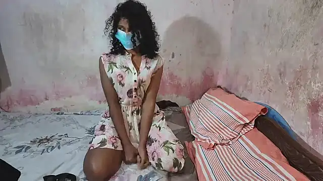 Snapshot of LarkingNewel chatting on January 2026 03:05:01 PM LarkingNewel online show from January 2026 03:05:01 PM