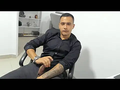 AndrewGmz online show from November 2025 02:21:01 AM