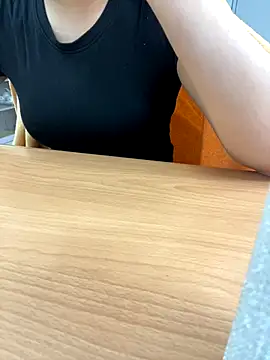 Snapshot of ThuPhuong-Tr chatting on October 2025 01:27:01 AM ThuPhuong-Tr online show from October 2025 01:27:01 AM