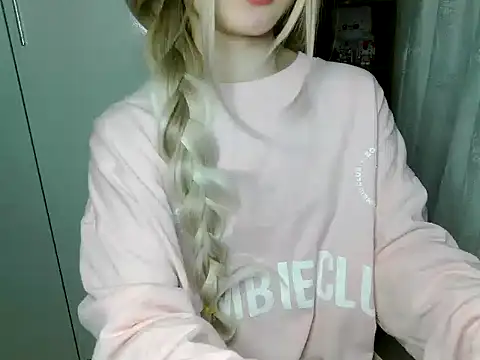 Annabelle-e online show from March 2026 06:25:01 PM