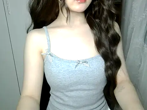 Snapshot of Annabelle-e chatting on June 2026 07:38:02 PM Annabelle-e online show from June 2026 07:38:02 PM