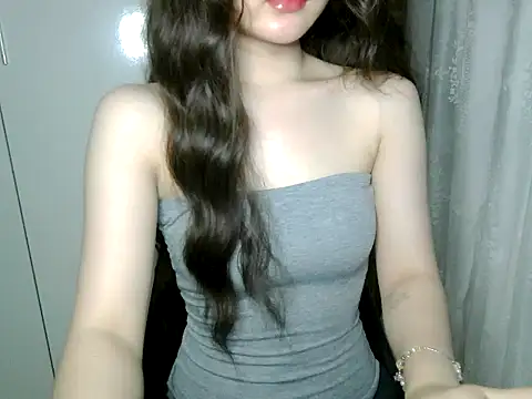 Snapshot of Annabelle-e chatting on July 2026 04:39:33 PM Annabelle-e online show from July 2026 04:39:33 PM