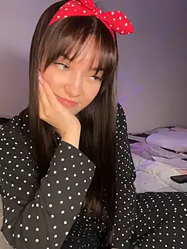 Veliora online show from April 2026 06:01:02 PM