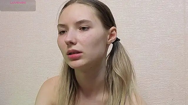 Snapshot of _kikiclark__ chatting on May 2026 08:14:02 PM kikiclark online show from May 2026 08:14:02 PM