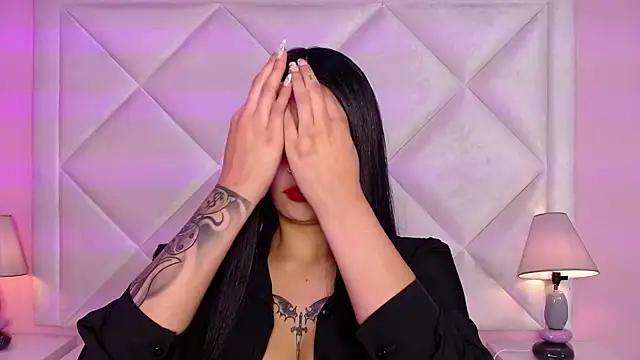 Miaa Smithh   online show from October 2025 12:28:01 PM