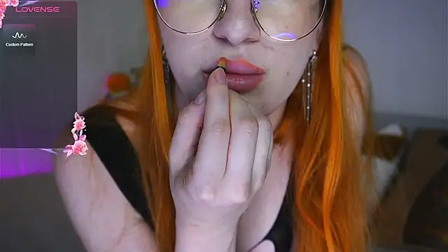 Snapshot of DaddysLittleSlutfox chatting on July 2026 03:48:02 PM DaddysLittleSlutfox online show from July 2026 03:48:02 PM
