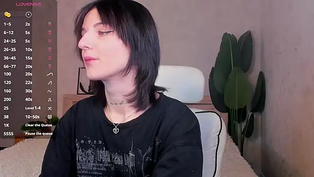 Lynn Martin online show from April 2026 12:37:02 AM