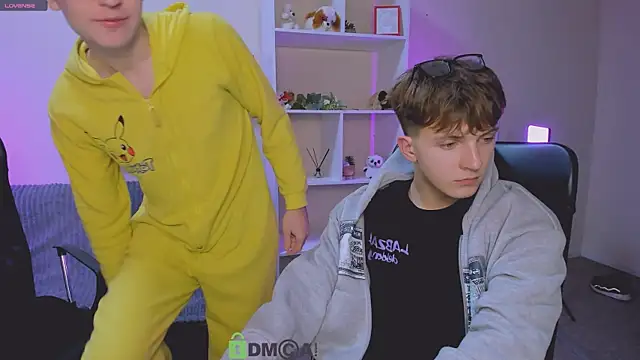 travis wolf  online show from October 2025 07:12:02 PM