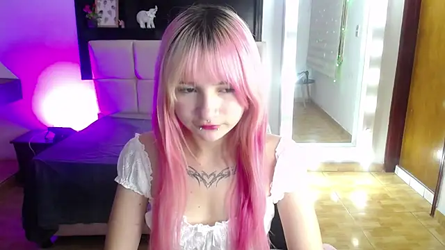 Snapshot of _Charlotte_Collins_ chatting on June 2026 04:05:01 PM Charlotte Collins online show from June 2026 04:05:01 PM
