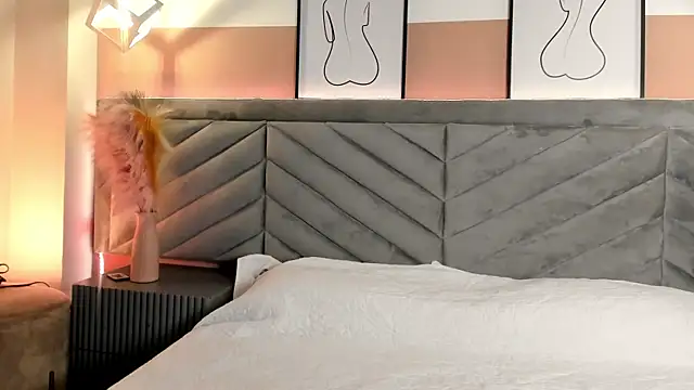 Mia Valentine  online show from September 2025 08:45:01 PM