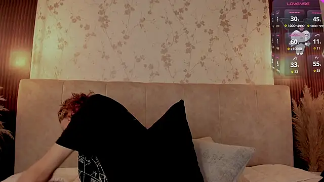 Snapshot of DarcyCullen chatting on September 2025 11:36:01 AM DarcyCullen online show from September 2025 11:36:01 AM