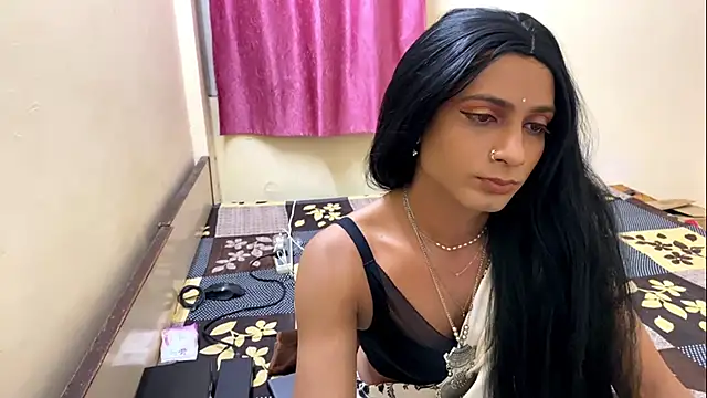 Snapshot of LuvLayla chatting on September 2025 04:52:02 PM LuvLayla online show from September 2025 04:52:02 PM