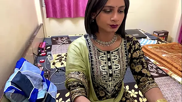 LuvLayla online show from November 2025 06:08:01 PM