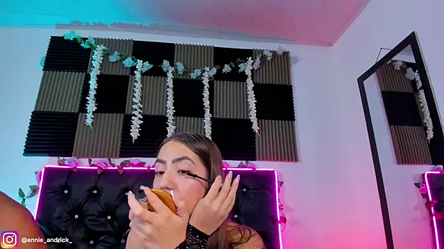  leda swan  online show from May 2026 11:19:01 AM