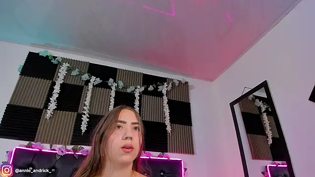  leda swan  online show from June 2026 10:07:01 AM