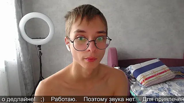 glasses cat online show from November 2025 09:52:02 AM