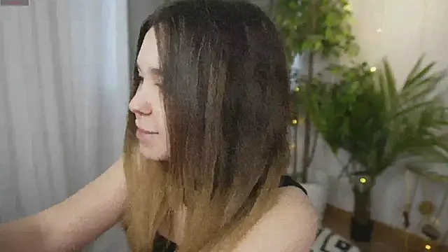 Lina Glow online show from March 2026 06:49:01 AM