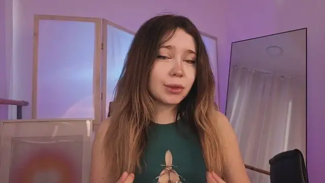 Lina Glow online show from April 2026 06:52:01 AM