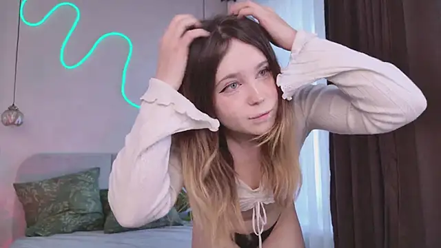 Lina Glow online show from April 2026 06:38:02 AM