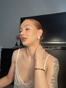 Snapshot of LittleFox___ chatting on April 2026 06:58:02 AM LittleFox online show from April 2026 06:58:02 AM