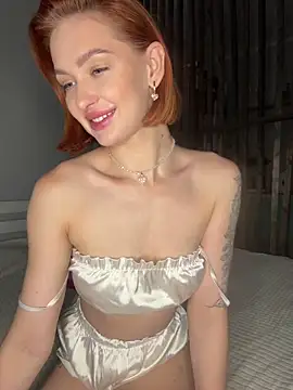 Snapshot of LittleFox___ chatting on May 2026 06:18:01 AM LittleFox online show from May 2026 06:18:01 AM