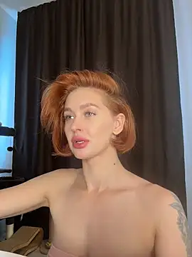 Snapshot of LittleFox___ chatting on May 2026 06:32:01 AM LittleFox online show from May 2026 06:32:01 AM