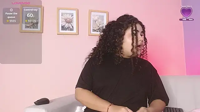 lourdes moon22 online show from October 2025 12:57:02 PM