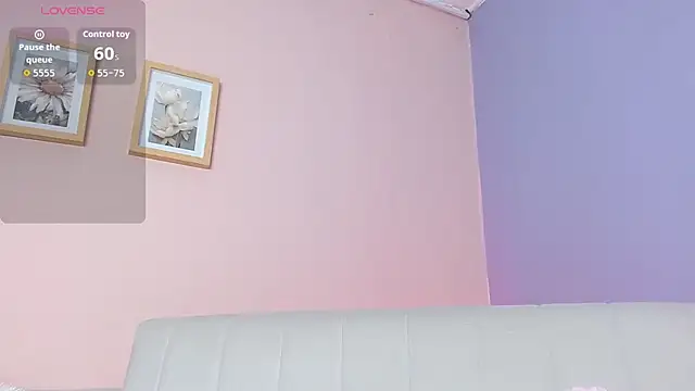 lourdes moon22 online show from October 2025 01:10:01 PM