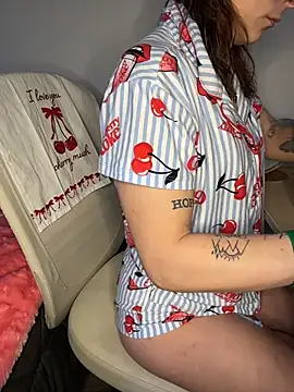 Snapshot of d3luluxx chatting on February 2026 12:06:02 PM d3luluxx online show from February 2026 12:06:02 PM