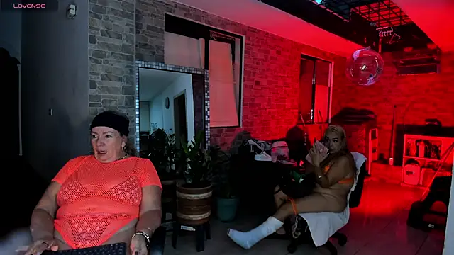 Snapshot of _SARAI_DUPONT chatting on June 2026 11:07:01 PM SARAI DUPONT online show from June 2026 11:07:01 PM