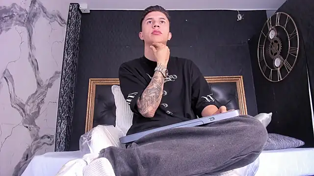 liaamsmiith  online show from September 2025 12:32:02 PM