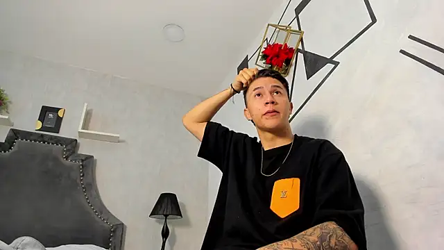 liaamsmiith  online show from October 2025 12:28:01 PM