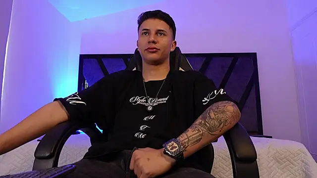 liaamsmiith  online show from November 2025 12:41:02 PM